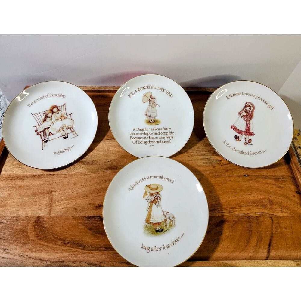 Holly Hobbie Lasting Memories 4-piece‎ plate set